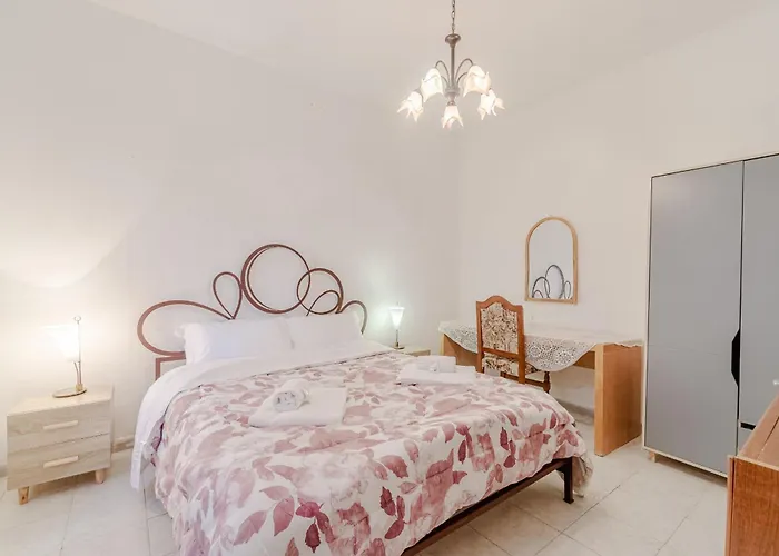 아파트 Guesthost - Charm And Comfort In The Heart Of